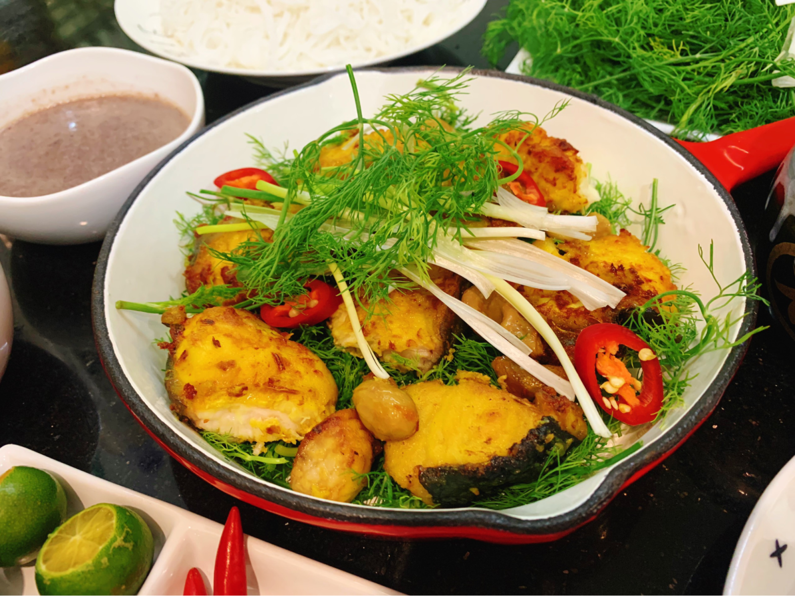 Ăn gì ở phố cổ Hà Nội - chả cá lã vọng