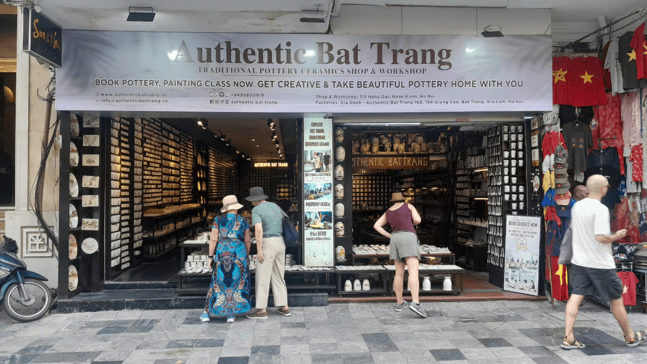 Cửa hàng và khu trải nghiệm vẽ gốm tại Authentic Bát Tràng