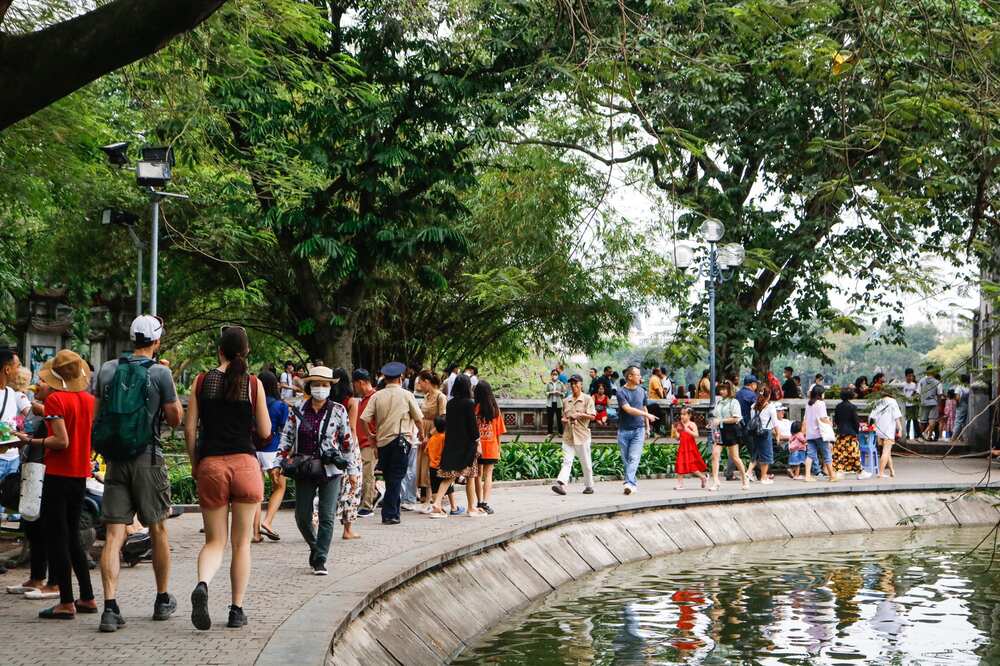 Một vòng Hồ Gươm: Ngắm cảnh, check-in và tận hưởng không khí Hà Nội