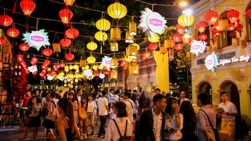 Attending the Mid-Autumn Festival at Old Quarter