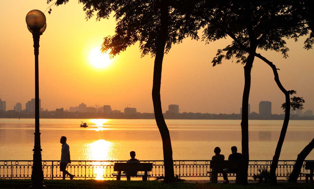Watching sunset at West Lake 