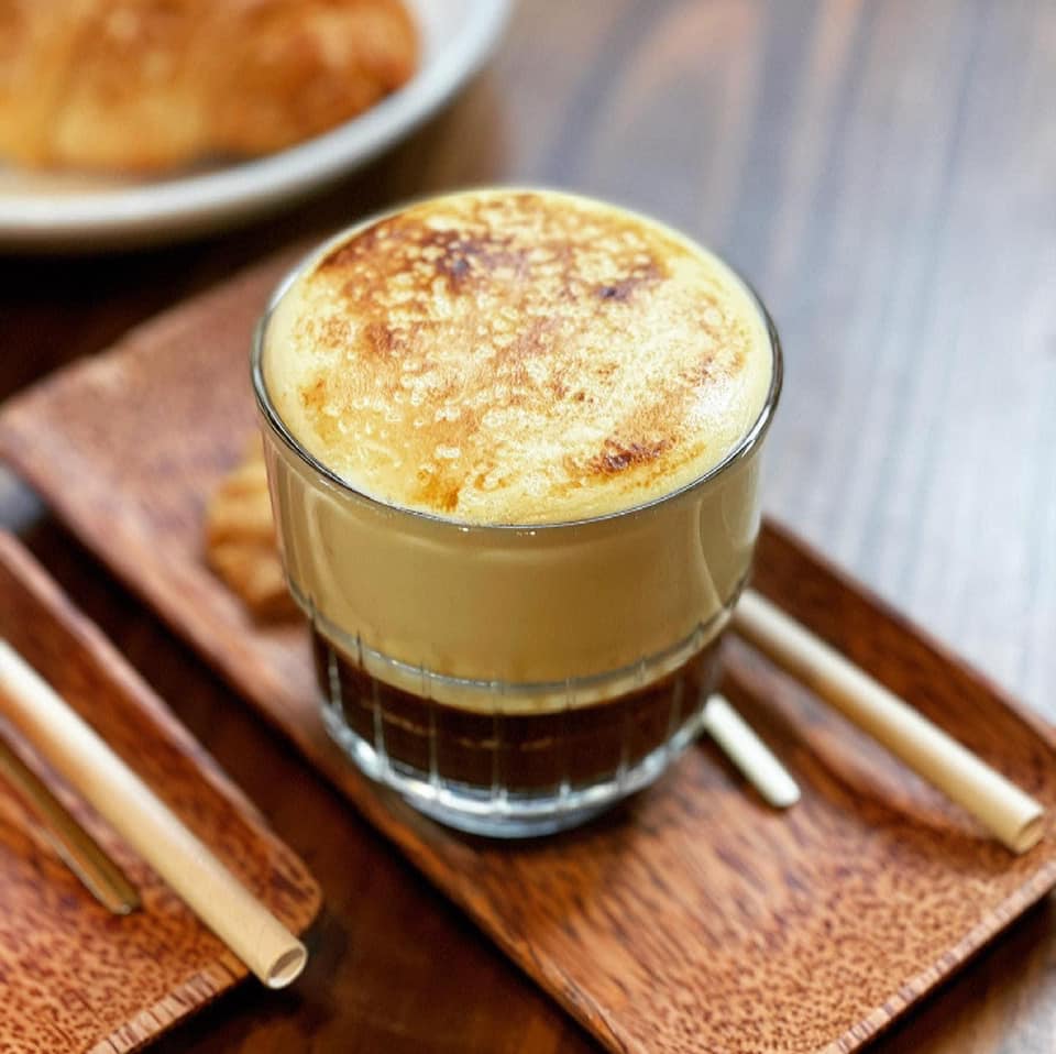 Cafe trứng thơm béo bùi là đặc sản của Hà Nội (Nguồn: rapido)