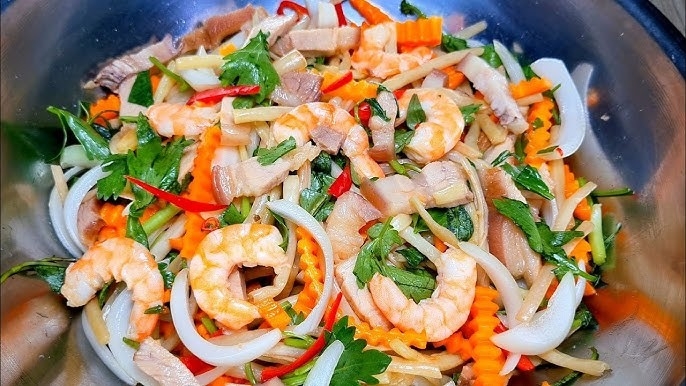 Món nộm củ sen khai vị, giải ngấy (Nguồn: FPT Shop)