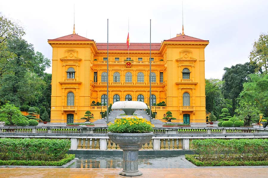 Phủ Chủ tịch Hồ Chí Minh (nằm trong khuôn viên Lăng Chủ tịch Hồ Chí Minh)